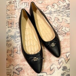 Coach Black Leather Bow Flats Gold Detailing 8.5 Women